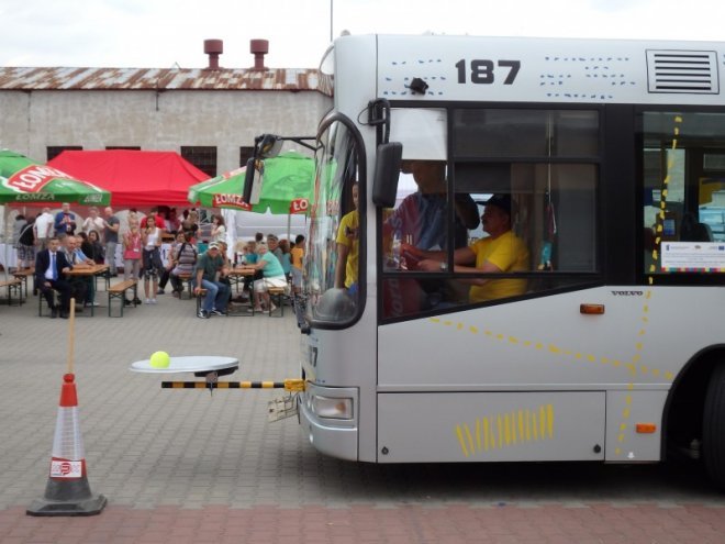 MZK Ostrołęka zaprezentował w Łomży swój autobus elektryczny [30.06.2016] - zdjęcie #17 - eOstroleka.pl