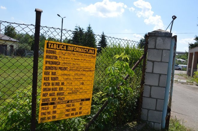 Budowa stacji bazowej Play na os. Wojciechowice [30.06.2016] - zdjęcie #1 - eOstroleka.pl