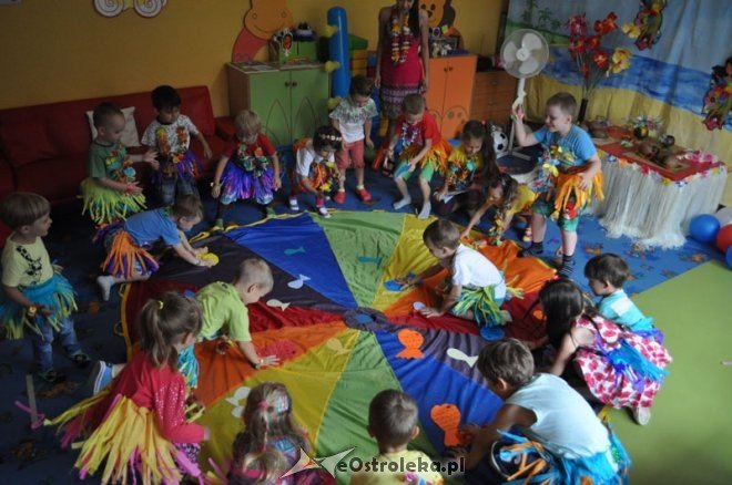 Dzień Hawajski w Punkcie Przedszkolnym Kangurek [18.07.2016] - zdjęcie #20 - eOstroleka.pl