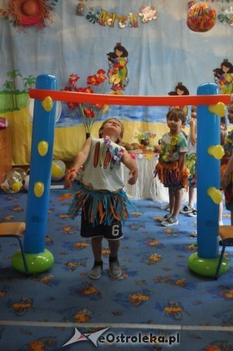 Dzień Hawajski w Punkcie Przedszkolnym Kangurek [18.07.2016] - zdjęcie #12 - eOstroleka.pl