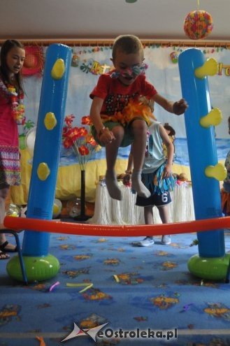 Dzień Hawajski w Punkcie Przedszkolnym Kangurek [18.07.2016] - zdjęcie #10 - eOstroleka.pl