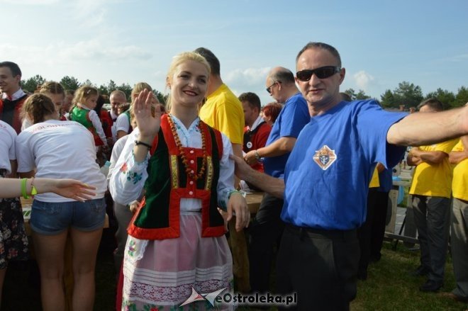 Światowy Zlot Młodzieży Kurpiowskiej - rekord Guinnessa [24.07.2016] - zdjęcie #33 - eOstroleka.pl