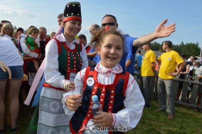 Światowy Zlot Młodzieży Kurpiowskiej - rekord Guinnessa [24.07.2016] - zdjęcie #26 - eOstroleka.pl