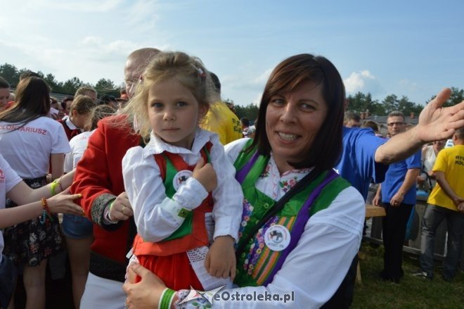 Światowy Zlot Młodzieży Kurpiowskiej - rekord Guinnessa [24.07.2016] - zdjęcie #25 - eOstroleka.pl