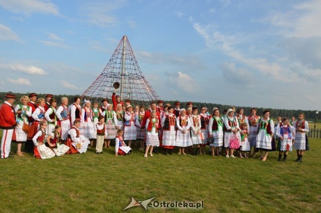 Światowy Zlot Młodzieży Kurpiowskiej - rekord Guinnessa [24.07.2016] - zdjęcie #19 - eOstroleka.pl
