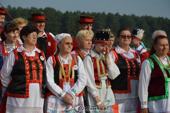 Światowy Zlot Młodzieży Kurpiowskiej - rekord Guinnessa [24.07.2016] - zdjęcie #17 - eOstroleka.pl