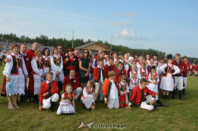 Światowy Zlot Młodzieży Kurpiowskiej - rekord Guinnessa [24.07.2016] - zdjęcie #1 - eOstroleka.pl