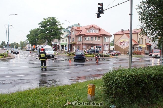 Zderzenie toyoty i skutera na skrzyżowaniu ulic 11 Listopada i Hallera [28.07.2016] - zdjęcie #1 - eOstroleka.pl