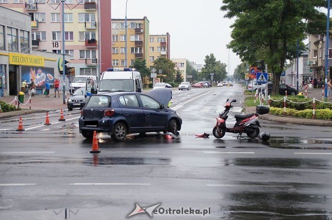 Zderzenie toyoty i skutera na skrzyżowaniu ulic 11 Listopada i Hallera [28.07.2016] - zdjęcie #5 - eOstroleka.pl