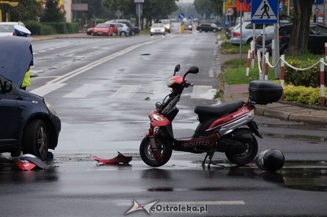 Zderzenie toyoty i skutera na skrzyżowaniu ulic 11 Listopada i Hallera [28.07.2016] - zdjęcie #6 - eOstroleka.pl
