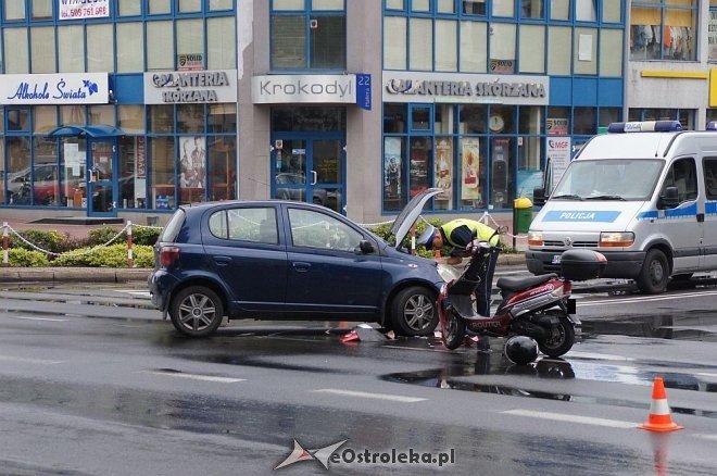 Zderzenie toyoty i skutera na skrzyżowaniu ulic 11 Listopada i Hallera [28.07.2016] - zdjęcie #9 - eOstroleka.pl