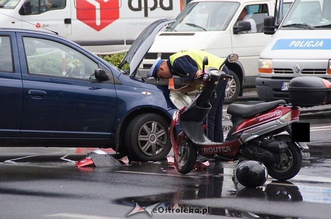 Zderzenie toyoty i skutera na skrzyżowaniu ulic 11 Listopada i Hallera [28.07.2016] - zdjęcie #9 - eOstroleka.pl