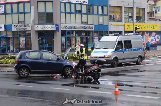 Zderzenie toyoty i skutera na skrzyżowaniu ulic 11 Listopada i Hallera [28.07.2016] - zdjęcie #11 - eOstroleka.pl