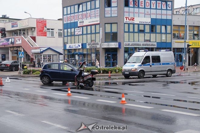 Zderzenie toyoty i skutera na skrzyżowaniu ulic 11 Listopada i Hallera [28.07.2016] - zdjęcie #12 - eOstroleka.pl