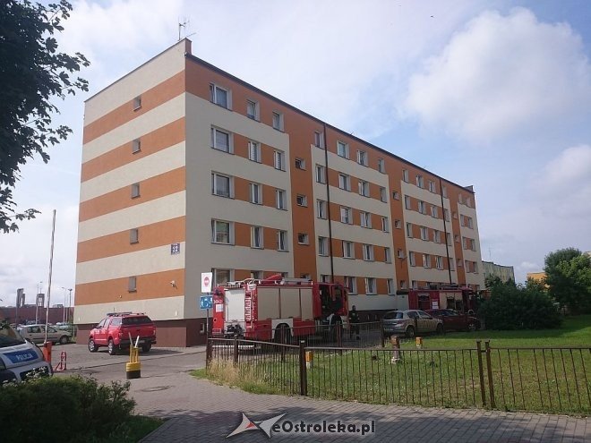 Ostrołęka: Strażacka interwencja w bloku przy Gorbatowa [29.07.2016] - zdjęcie #10 - eOstroleka.pl