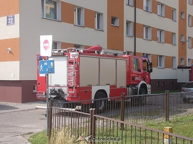 Ostrołęka: Strażacka interwencja w bloku przy Gorbatowa [29.07.2016] - zdjęcie #5 - eOstroleka.pl