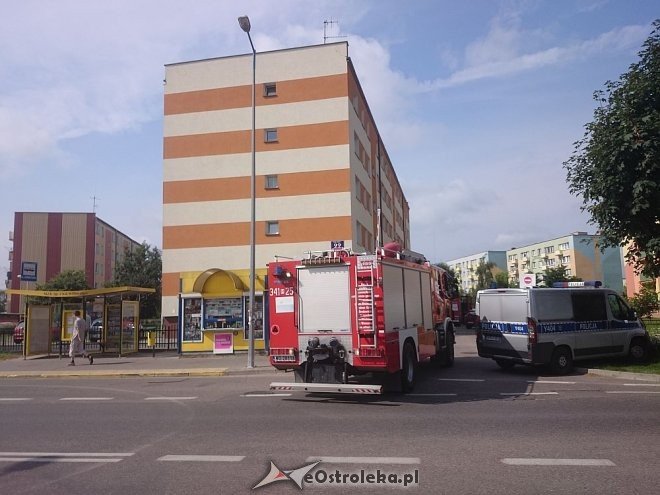 Ostrołęka: Strażacka interwencja w bloku przy Gorbatowa [29.07.2016] - zdjęcie #10 - eOstroleka.pl