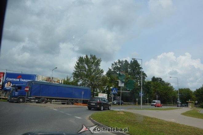 Ostatnie przygotowania do zamknięcia starego mostu [29.07.2016] - zdjęcie #18 - eOstroleka.pl