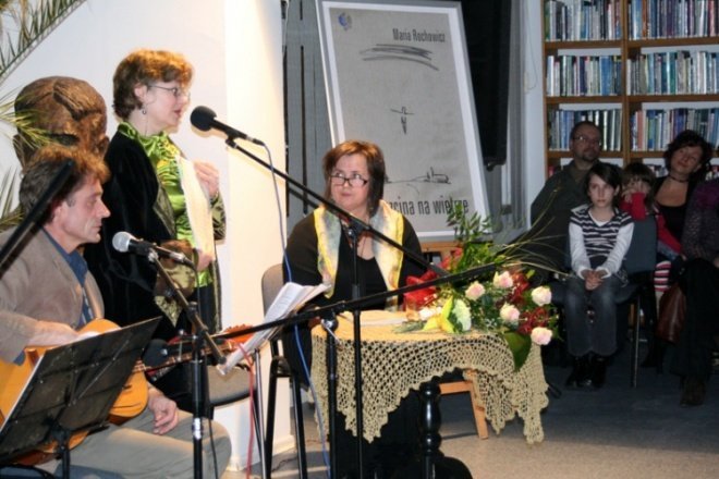 Ja, trzcina na wietrze - wieczór z Marią Rochowicz  (19.11.09) - zdjęcie #10 - eOstroleka.pl