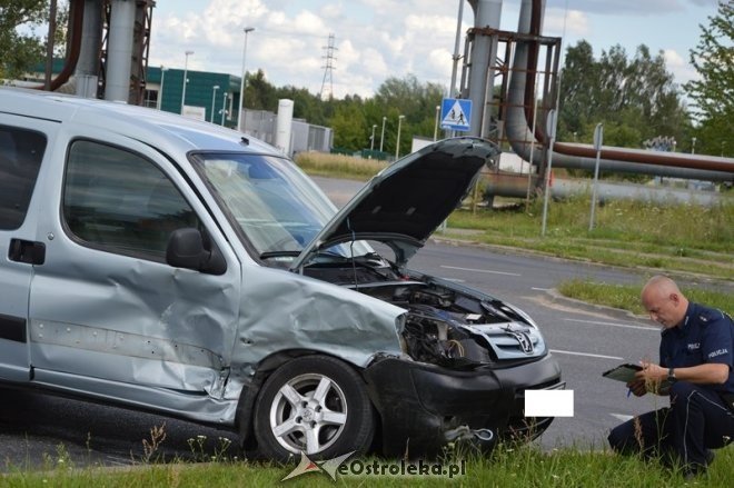 Wypadek na skrzyżowaniu ulic Targowej i Kołobrzeskiej [02.08.2016] - zdjęcie #5 - eOstroleka.pl