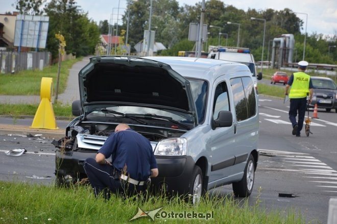 Wypadek na skrzyżowaniu ulic Targowej i Kołobrzeskiej [02.08.2016] - zdjęcie #8 - eOstroleka.pl