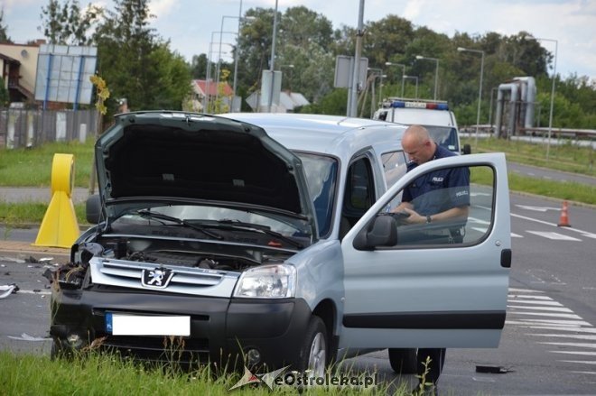 Wypadek na skrzyżowaniu ulic Targowej i Kołobrzeskiej [02.08.2016] - zdjęcie #10 - eOstroleka.pl