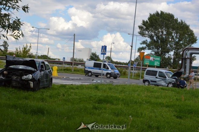 Wypadek na skrzyżowaniu ulic Targowej i Kołobrzeskiej [02.08.2016] - zdjęcie #12 - eOstroleka.pl
