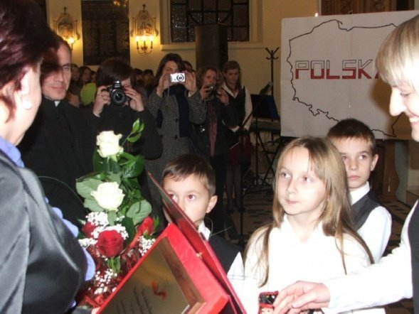 VI Edycja Wyróżnienia „Narodowi i Ojczyźnie” (20.11.09) - zdjęcie #8 - eOstroleka.pl