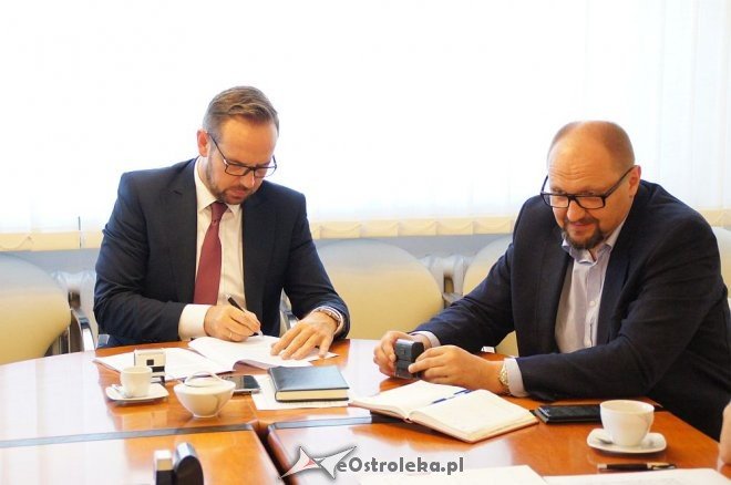 Podpisanie umowy na budowę nowego bloku OTBS [08.08.2016] - zdjęcie #10 - eOstroleka.pl