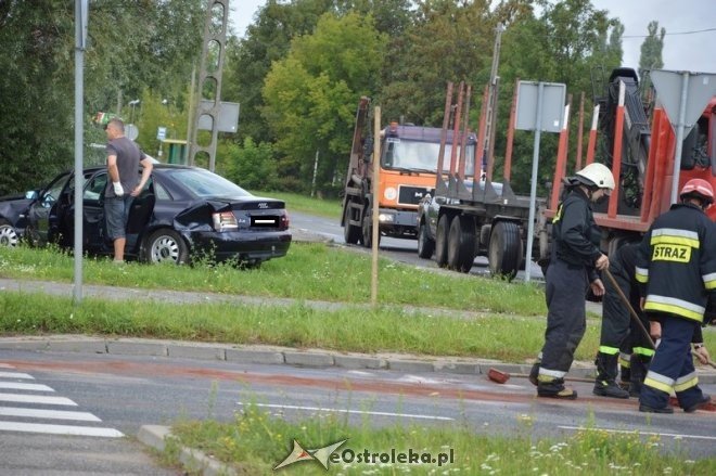 Kolejny wypadek na skrzyżowaniu Bohaterów Westerplatte i Kołobrzeskiej [09.08.2016] - zdjęcie #1 - eOstroleka.pl