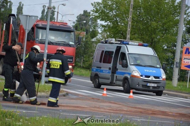 Kolejny wypadek na skrzyżowaniu Bohaterów Westerplatte i Kołobrzeskiej [09.08.2016] - zdjęcie #2 - eOstroleka.pl