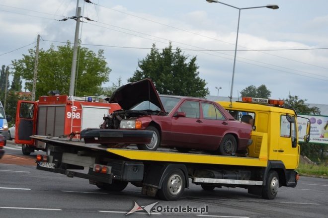 Kolejny wypadek na skrzyżowaniu Bohaterów Westerplatte i Kołobrzeskiej [09.08.2016] - zdjęcie #5 - eOstroleka.pl