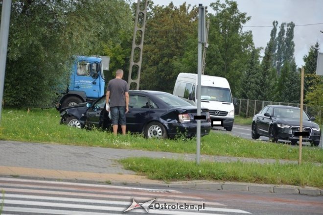 Kolejny wypadek na skrzyżowaniu Bohaterów Westerplatte i Kołobrzeskiej [09.08.2016] - zdjęcie #6 - eOstroleka.pl