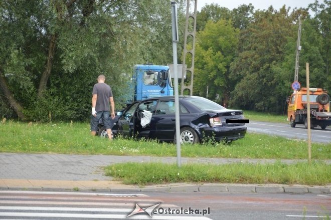 Kolejny wypadek na skrzyżowaniu Bohaterów Westerplatte i Kołobrzeskiej [09.08.2016] - zdjęcie #7 - eOstroleka.pl