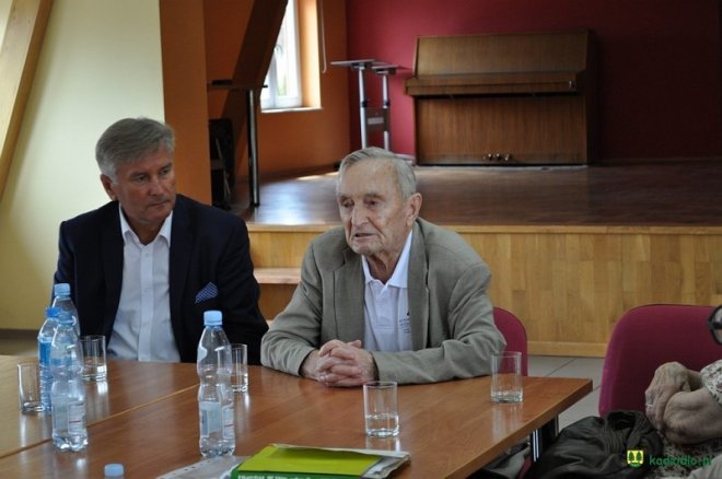 Spotkanie z profesorem Henrykiem Samsonowiczem w Długosiodle [09.08.2016] - zdjęcie #12 - eOstroleka.pl