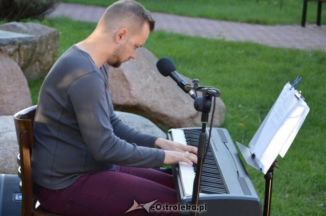 Art Czwartek - recital Leszka Czerwińskiego [11.08.2016] - zdjęcie #9 - eOstroleka.pl