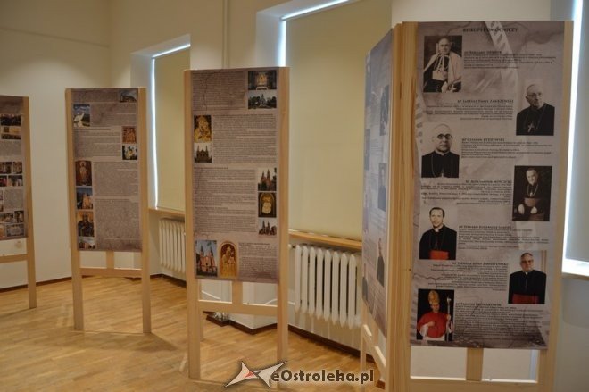 Wystawa Zwykli niezwykli. Kult świętych w diecezji łomżyńskiej [12.08.2016] - zdjęcie #2 - eOstroleka.pl