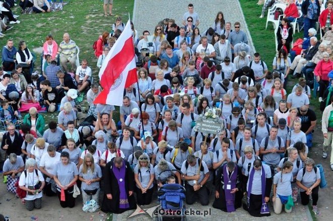 Piesza Pielgrzymka Łomżyńska już na Jasnej Górze [15.08.2016] - zdjęcie #33 - eOstroleka.pl