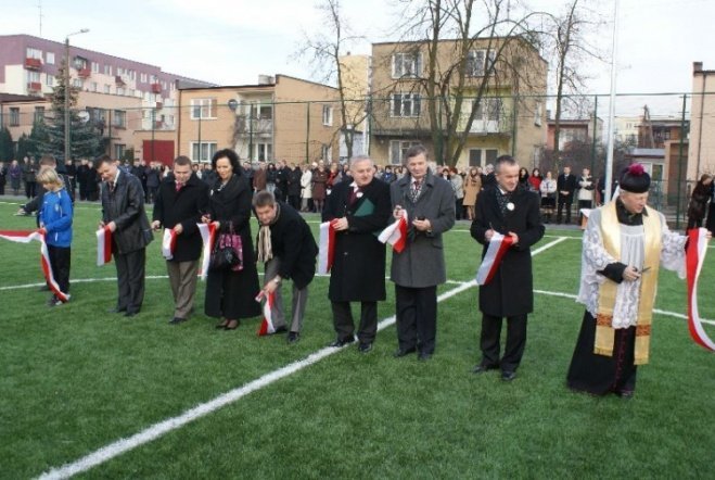 Oficjalne otwarcie Orlika przy SP 6 (27.11.09) - zdjęcie #95 - eOstroleka.pl