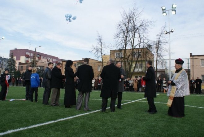 Oficjalne otwarcie Orlika przy SP 6 (27.11.09) - zdjęcie #94 - eOstroleka.pl