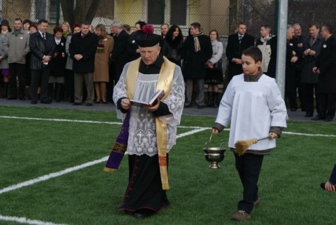 Oficjalne otwarcie Orlika przy SP 6 (27.11.09) - zdjęcie #90 - eOstroleka.pl