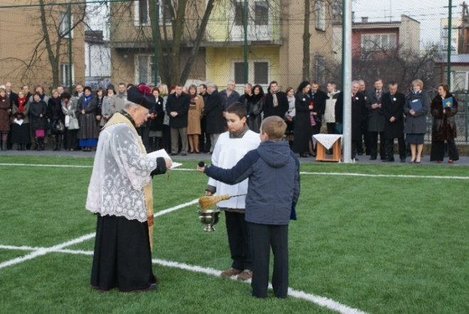 Oficjalne otwarcie Orlika przy SP 6 (27.11.09) - zdjęcie #89 - eOstroleka.pl