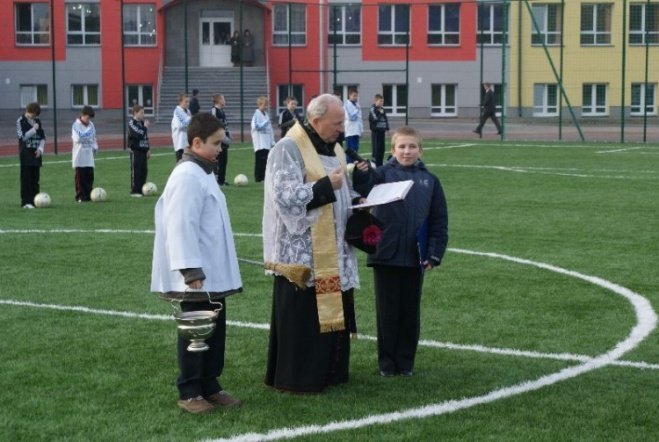 Oficjalne otwarcie Orlika przy SP 6 (27.11.09) - zdjęcie #87 - eOstroleka.pl