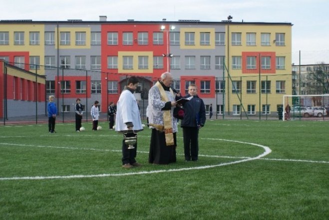 Oficjalne otwarcie Orlika przy SP 6 (27.11.09) - zdjęcie #86 - eOstroleka.pl