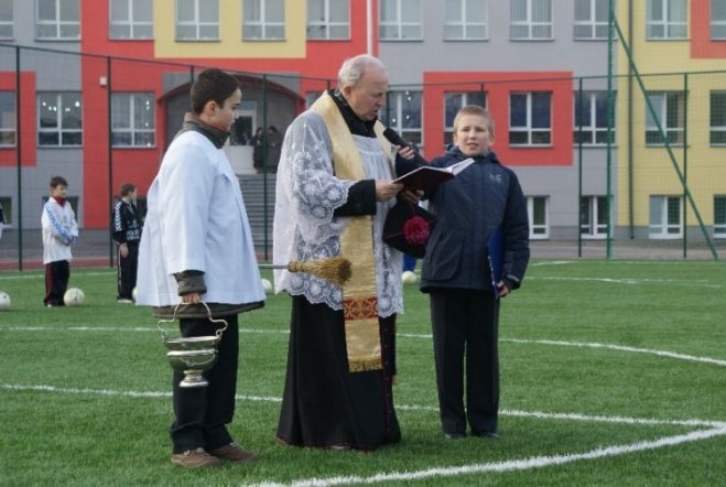 Oficjalne otwarcie Orlika przy SP 6 (27.11.09) - zdjęcie #85 - eOstroleka.pl