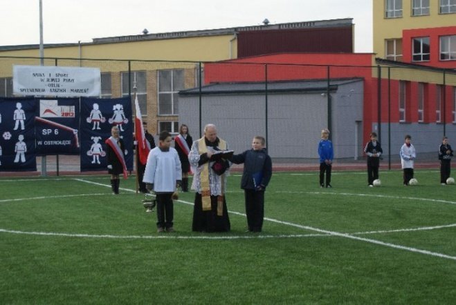 Oficjalne otwarcie Orlika przy SP 6 (27.11.09) - zdjęcie #83 - eOstroleka.pl