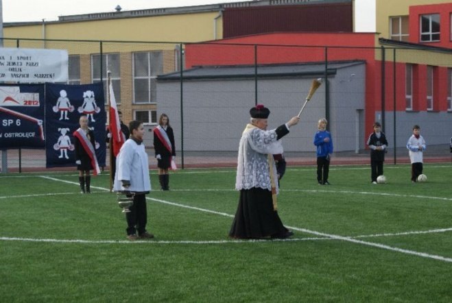 Oficjalne otwarcie Orlika przy SP 6 (27.11.09) - zdjęcie #79 - eOstroleka.pl