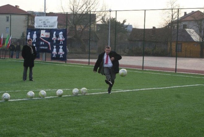 Oficjalne otwarcie Orlika przy SP 6 (27.11.09) - zdjęcie #15 - eOstroleka.pl