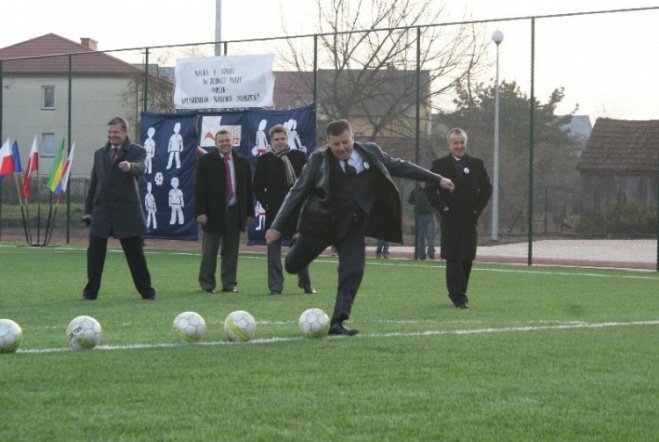 Oficjalne otwarcie Orlika przy SP 6 (27.11.09) - zdjęcie #11 - eOstroleka.pl