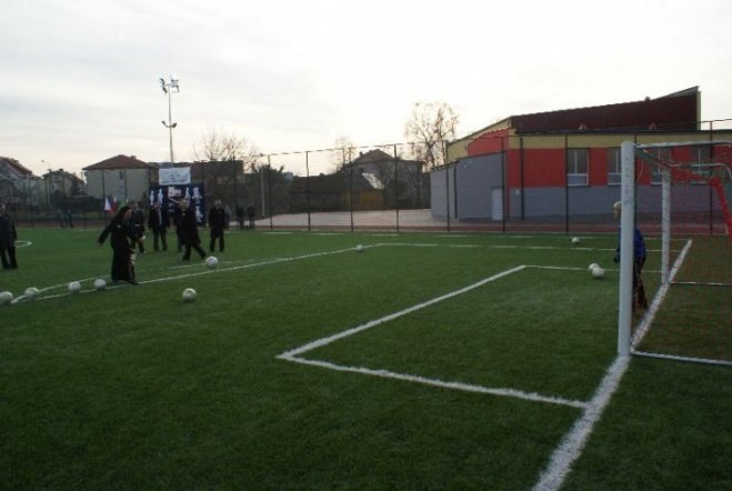 Oficjalne otwarcie Orlika przy SP 6 (27.11.09) - zdjęcie #8 - eOstroleka.pl